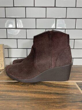 CROCS Leigh Shoes Womens Size 8 Brown Suede Side Zip Casual Wedge Ankle Boot